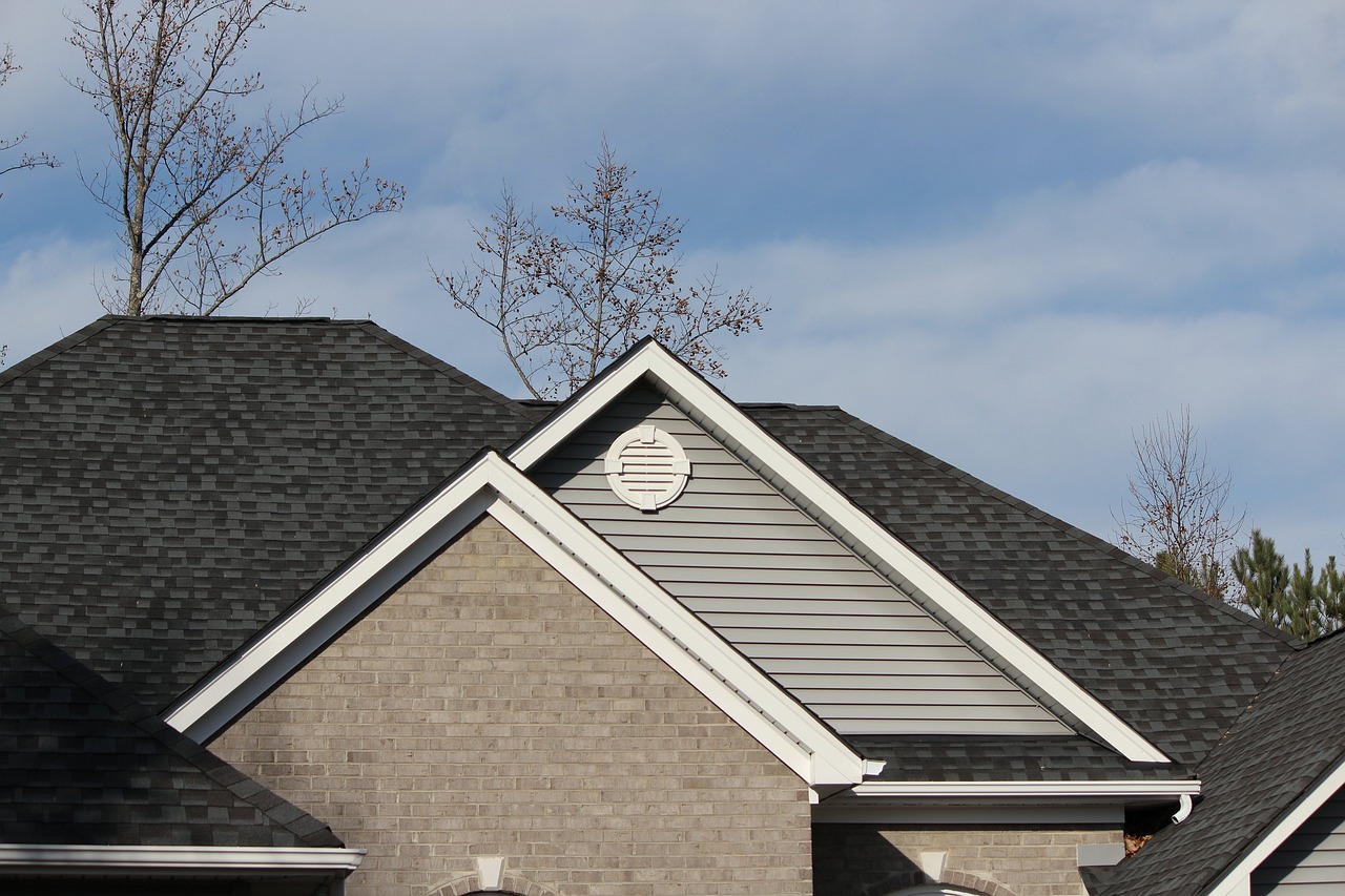 New Installed asphalt shingle roof in new york.